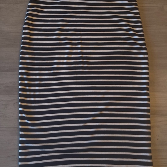 Like New H&M Skirt - Picture 3 of 6